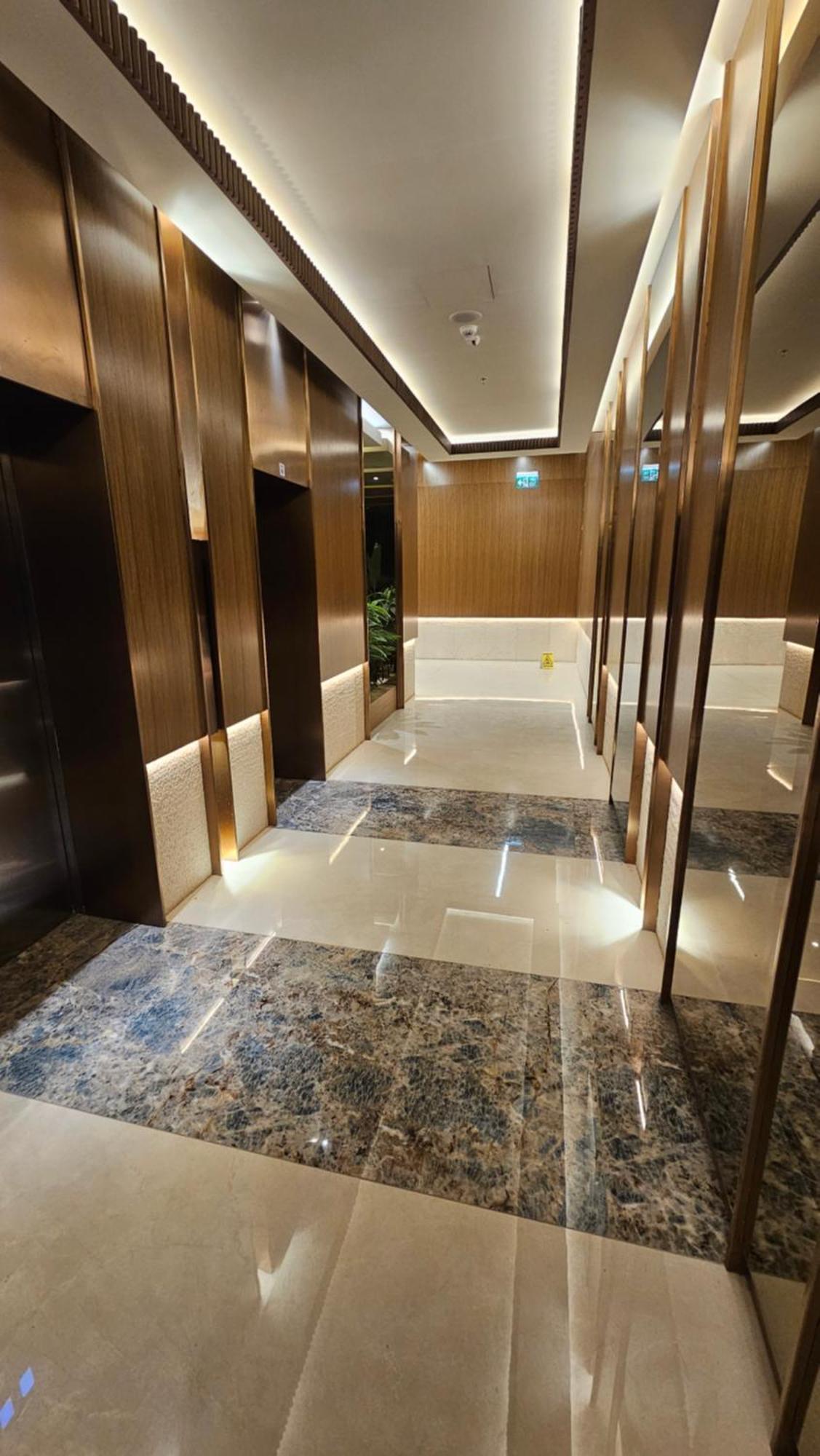 Anika Luxury Apartment At Diamond Center Skopje Bagian luar foto
