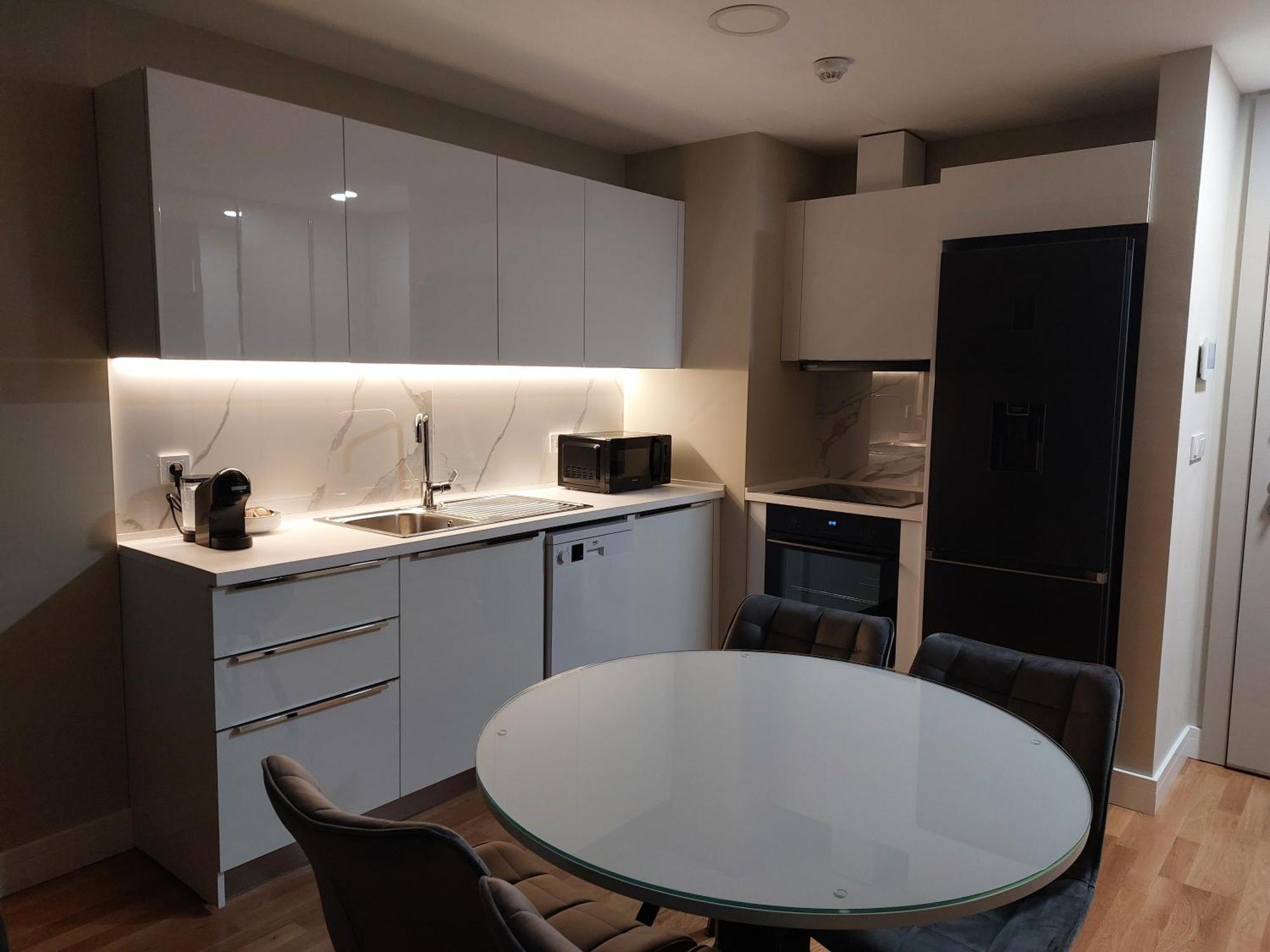 Anika Luxury Apartment At Diamond Center Skopje Bagian luar foto